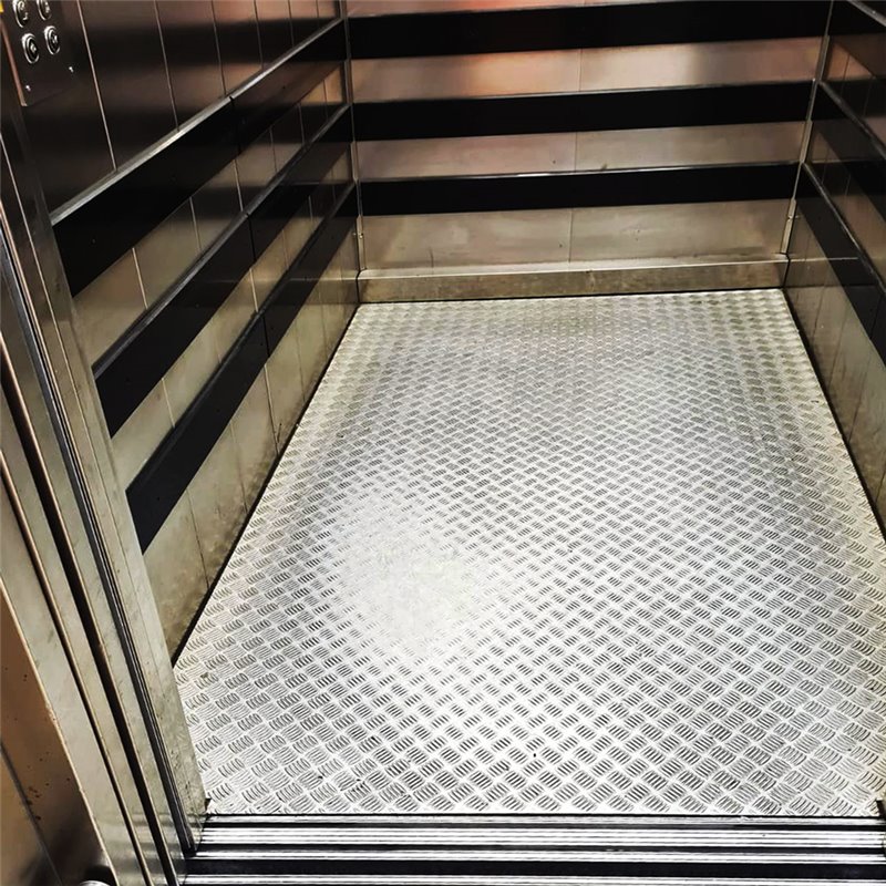 Sostituzione pavimenti cabina ascensore in LAMIERA