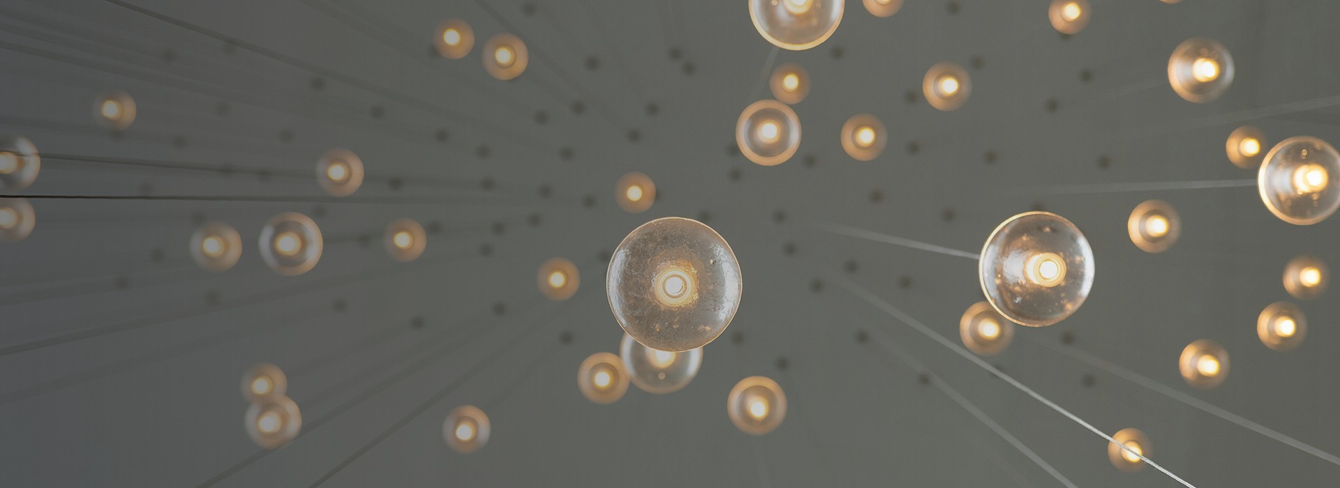 Conoscenza, esperienza e innovazione nel settore LED per valorizzare ascensori, ambienti, architetture, IDEE.