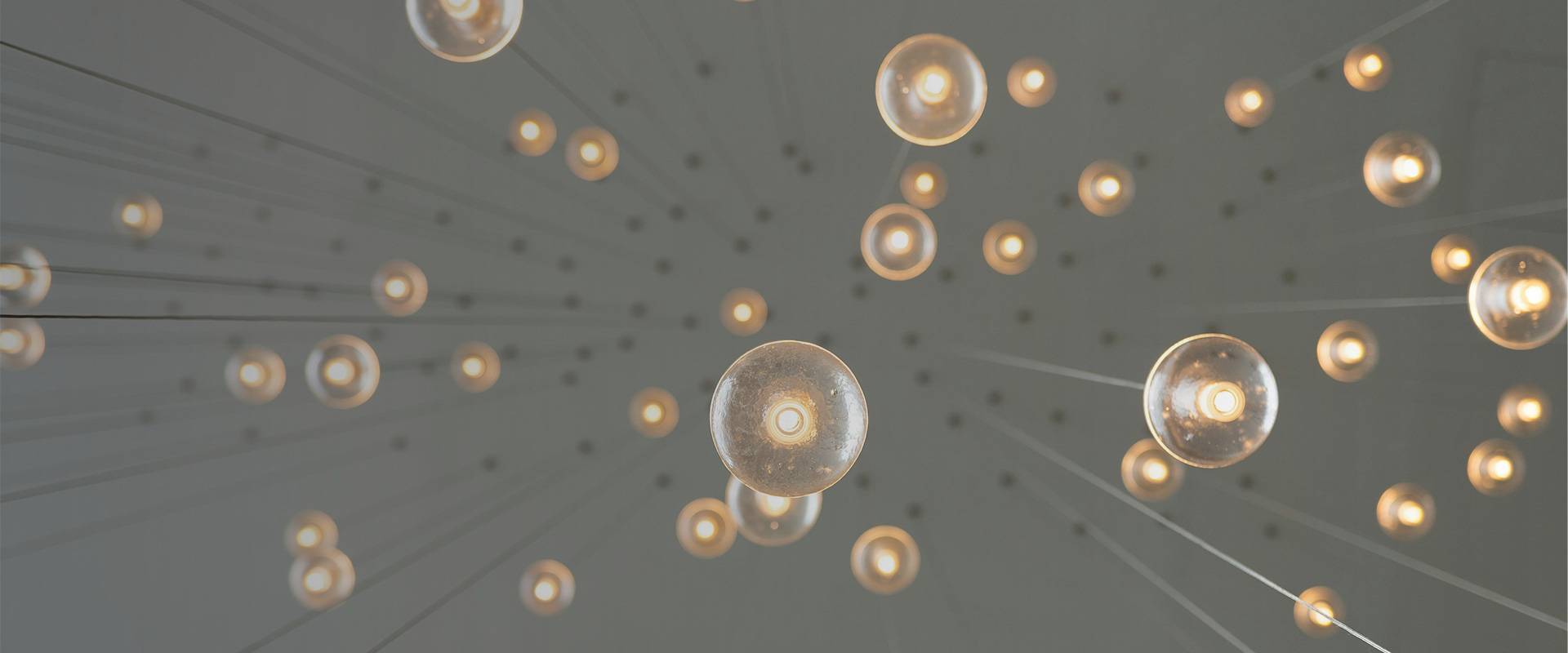 Conoscenza, esperienza e innovazione nel settore LED per valorizzare ascensori, ambienti, architetture, IDEE.